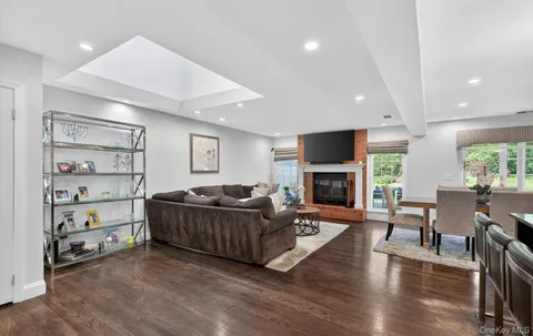 $1,298,000 | 88 Hidden Ridge Drive, Syosset, NY 11791