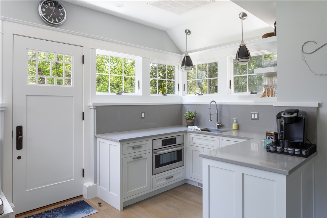 330 Rumstick Road Barrington, RI 02806 - Photo 38 of 47 Carriage House interior