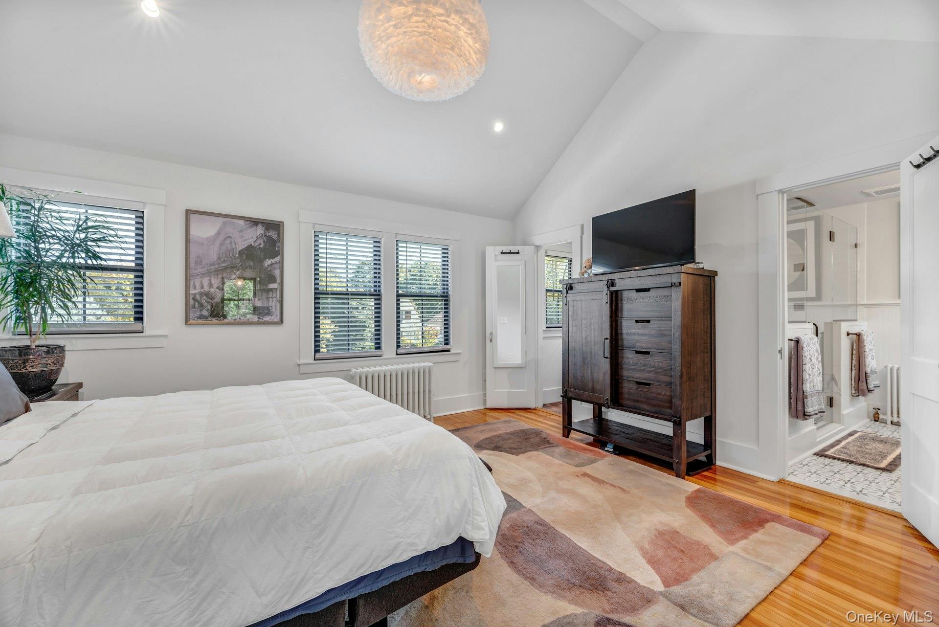 619 Bailey Avenue Greenport, NY 11944 - Photo 16 of 34 Primary Bedroom - Photo 3