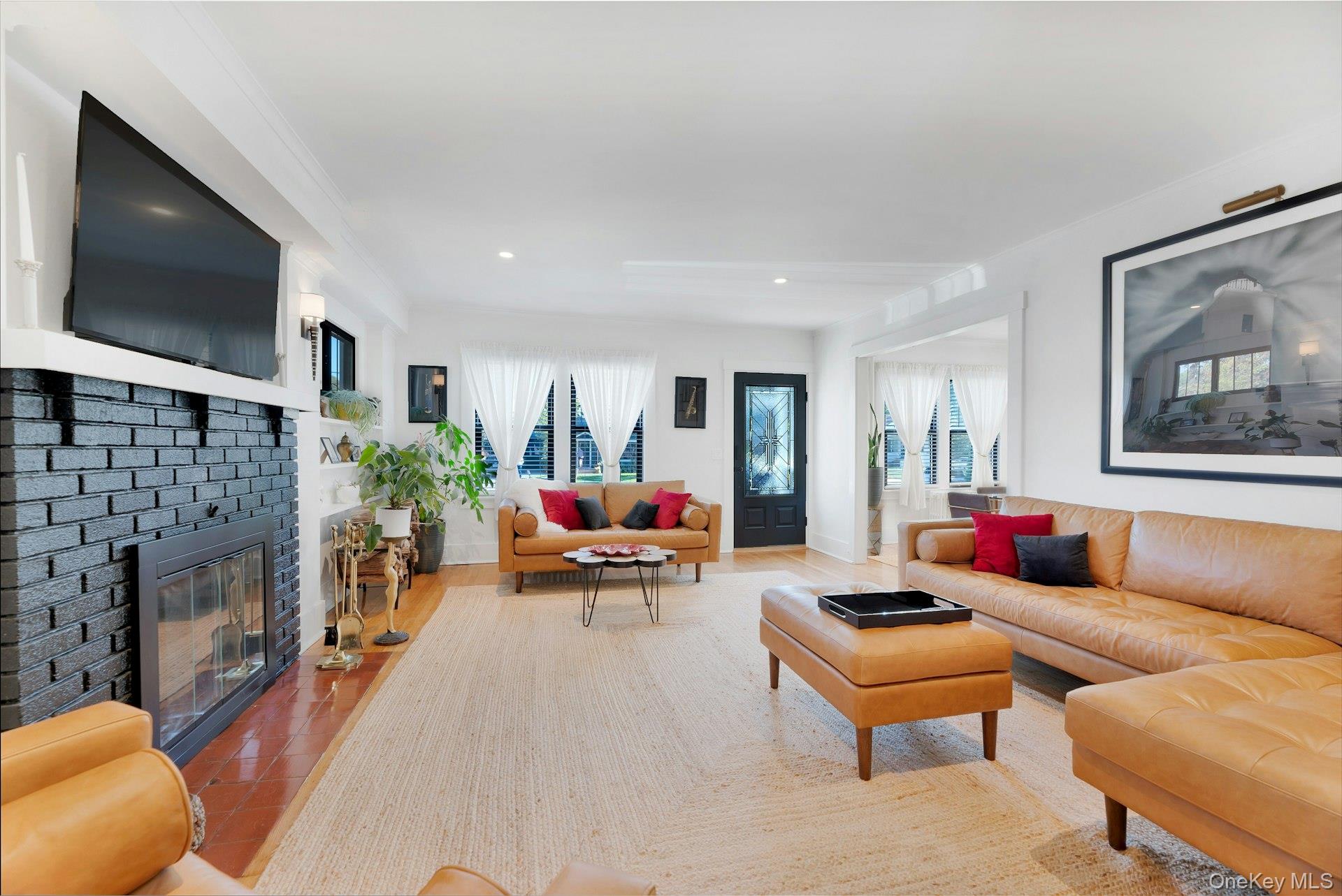 619 Bailey Avenue Greenport, NY 11944 - Photo 4 of 34 Living Room Photo 3