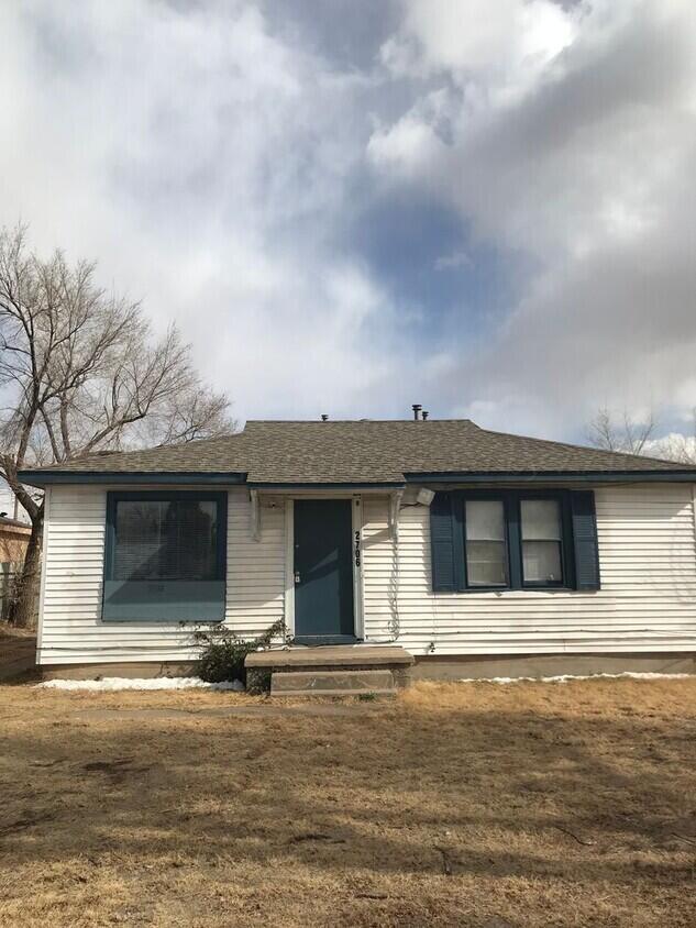 2706 Ridgemere Boulevard Amarillo, TX 79107 - Photo 15 of 49 a view of a white house with a large space