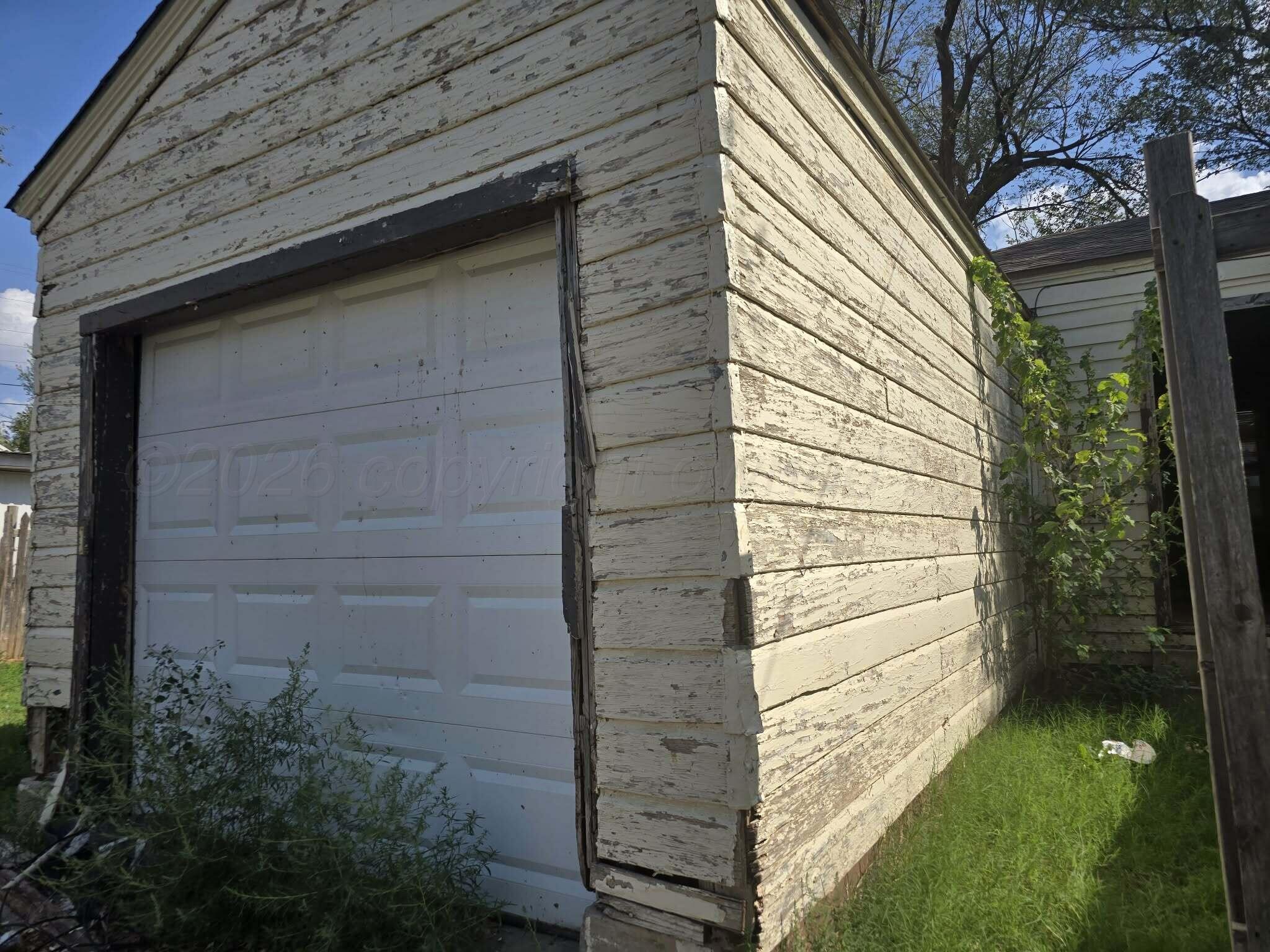 2706 Ridgemere Boulevard Amarillo, TX 79107 - Photo 33 of 49 a view of door of the house