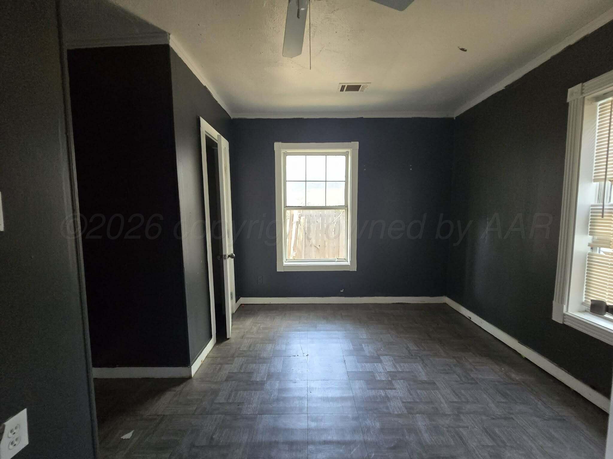 2706 Ridgemere Boulevard Amarillo, TX 79107 - Photo 35 of 49 en empty room with windows