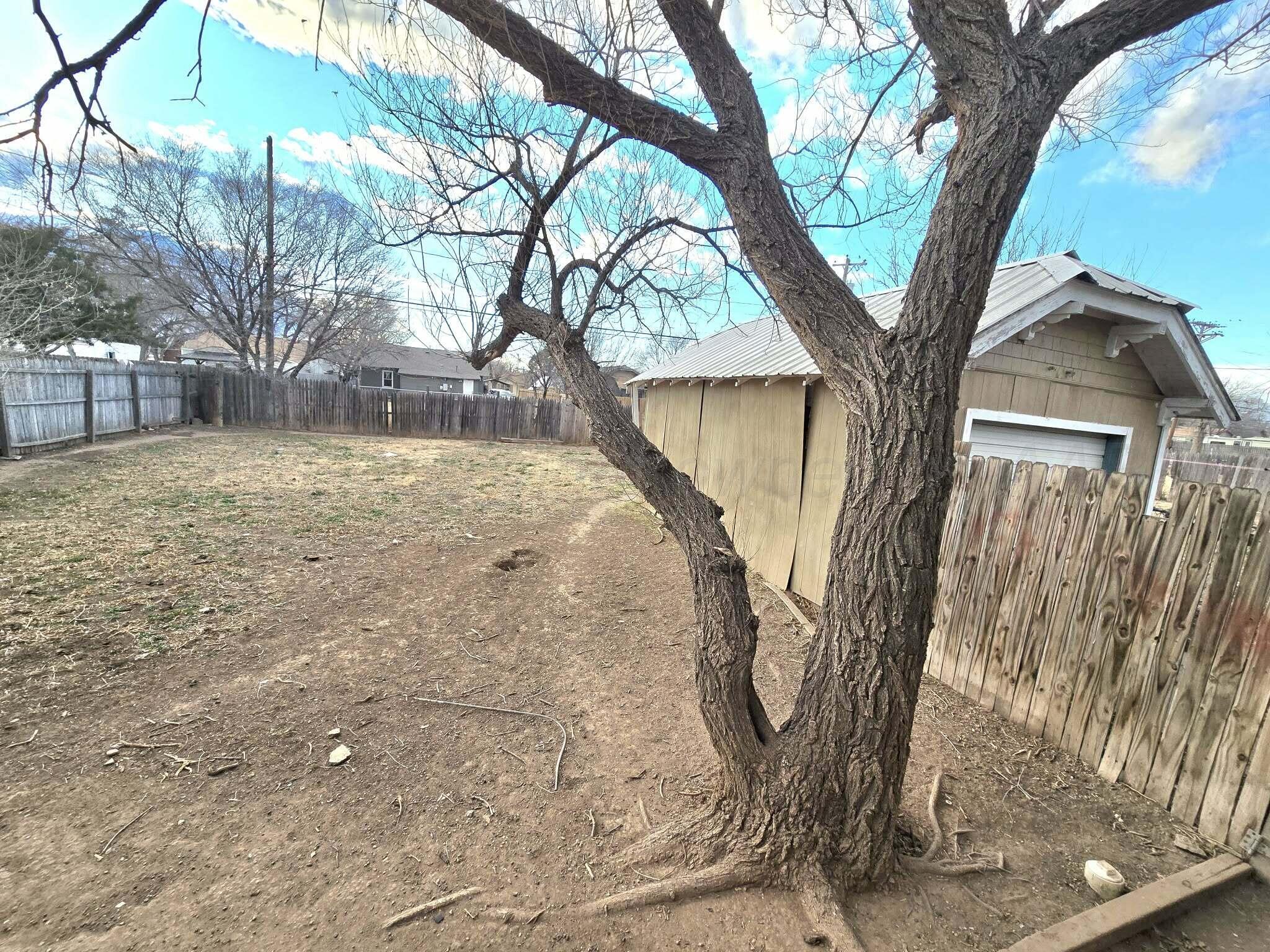 2706 Ridgemere Boulevard Amarillo, TX 79107 - Photo 9 of 49 a view of a backyard of the house