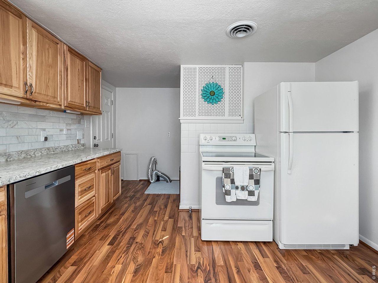 525 Cleveland Street Sterling, CO 80751 - Photo 11 of 35 Appliances Incuded