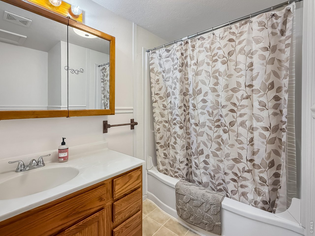 525 Cleveland Street Sterling, CO 80751 - Photo 19 of 35 Full Bathroom