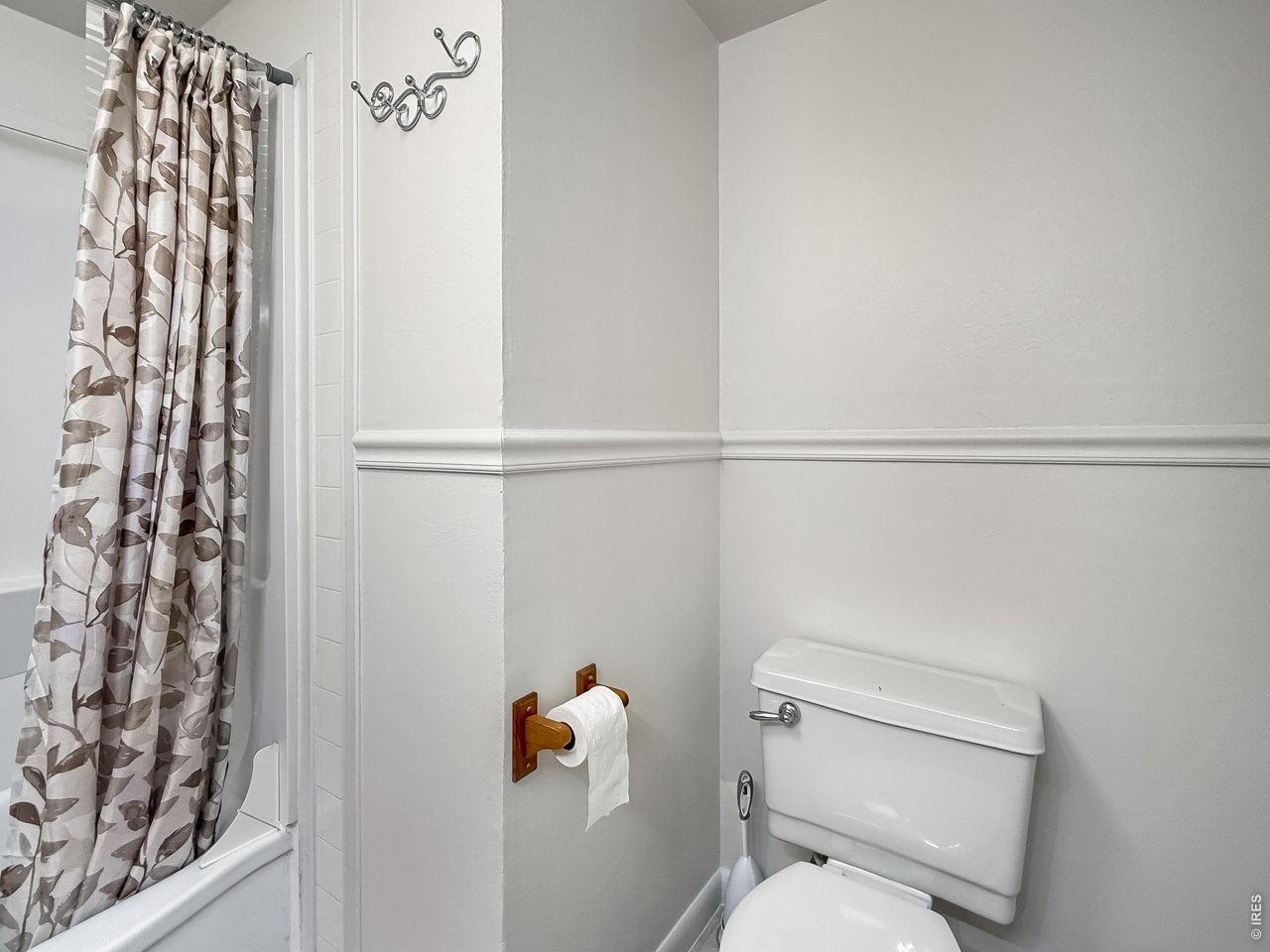 525 Cleveland Street Sterling, CO 80751 - Photo 21 of 35 Full Bathroom