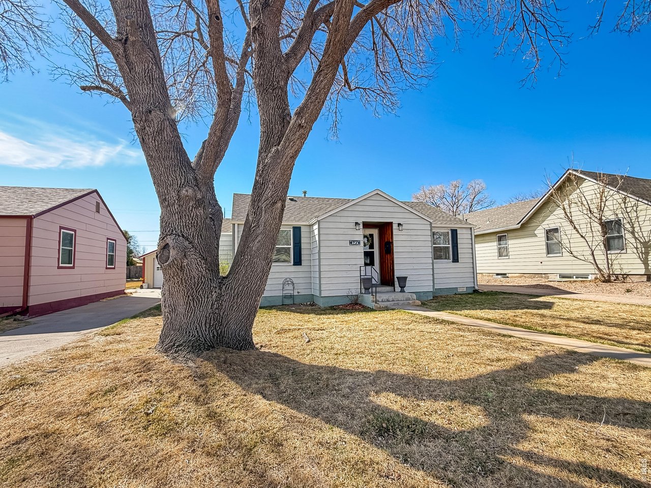 525 Cleveland Street Sterling, CO 80751 - Photo 34 of 35 Fantastic shade tree in front!