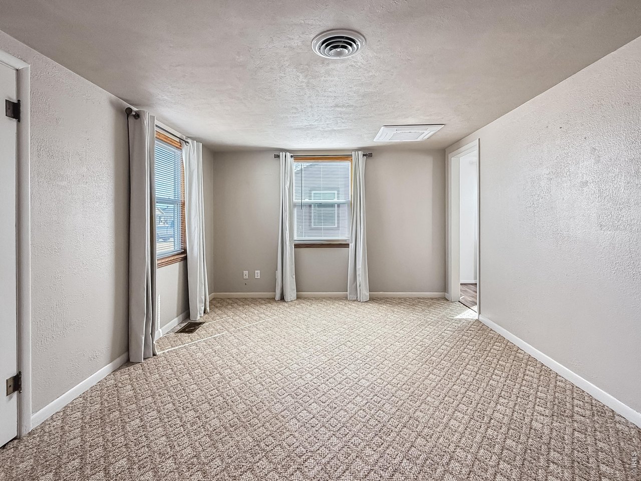 525 Cleveland Street Sterling, CO 80751 - Photo 7 of 35 Spacious Living Room