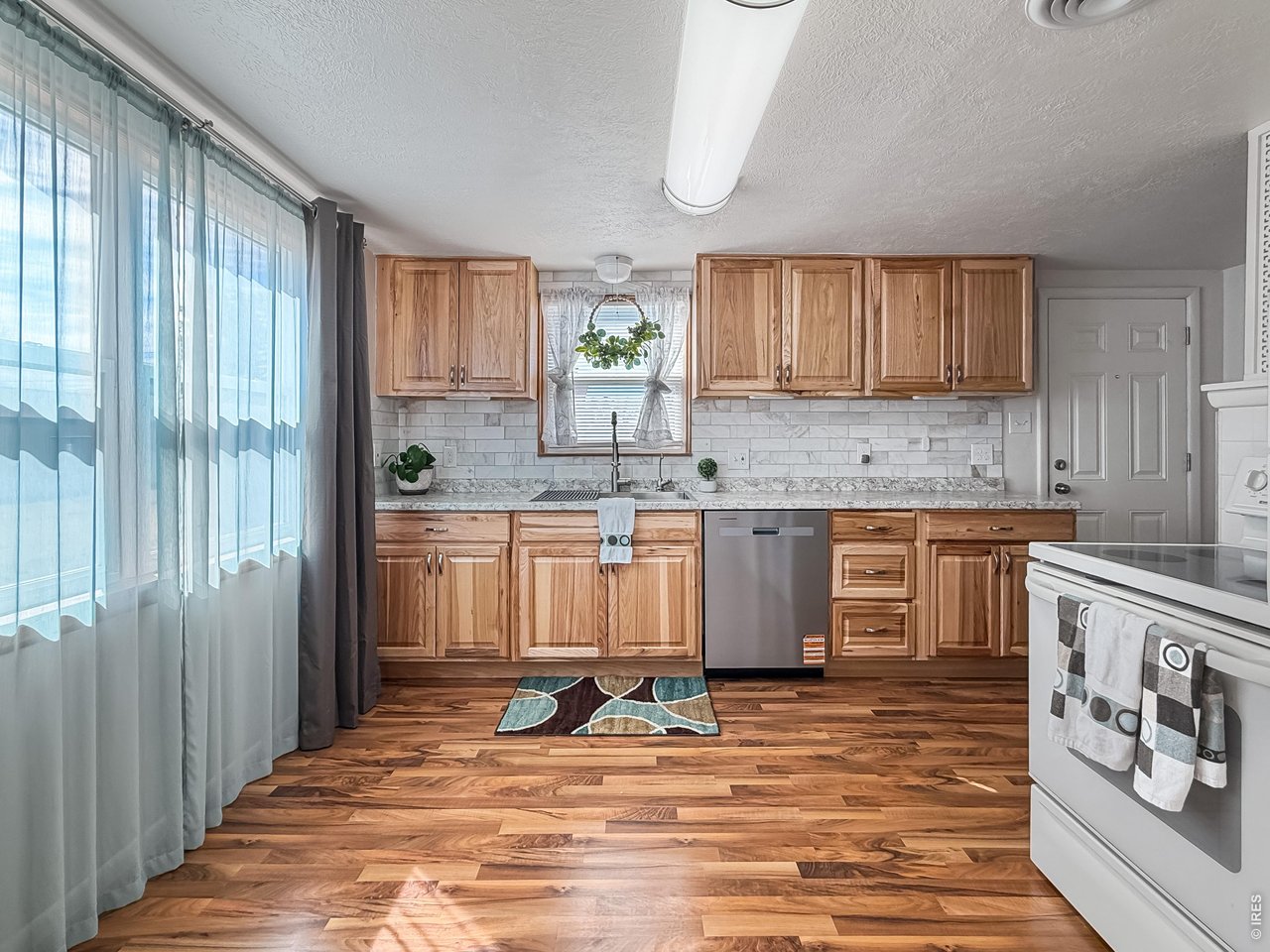 525 Cleveland Street Sterling, CO 80751 - Photo 10 of 35 Beautiful Kitchen!