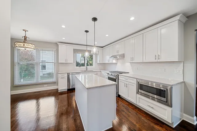 $549,900 | 701 North Victoria Drive, Palatine, IL 60074