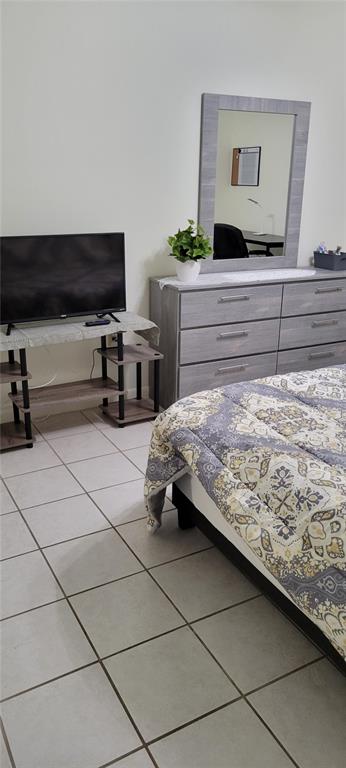 2218 Abbey Road Southwest Winter Haven, FL 33880 - Photo 14 of 31 a living room with a couch and a flat screen tv