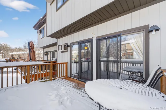 a picture of a wall with a white wall