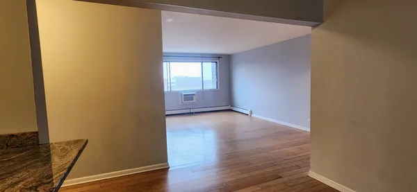 $2,100 | 5306 North Cumberland Avenue, Unit 507, Chicago, IL 60656