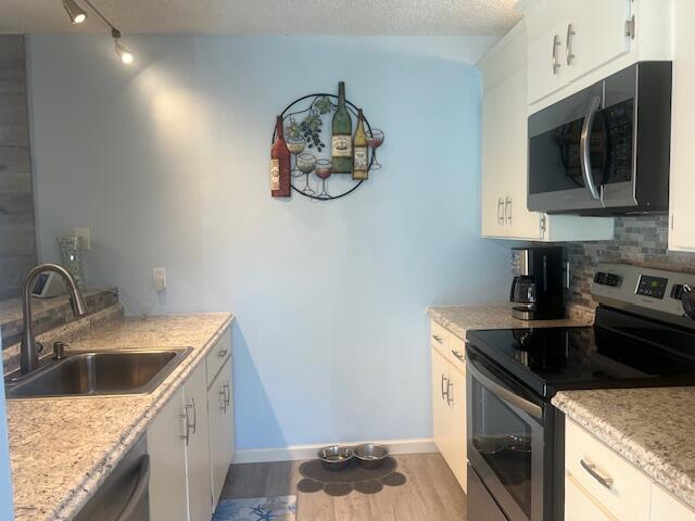 1424 14th Court Jupiter, FL 33477 - Photo 4 of 29 3