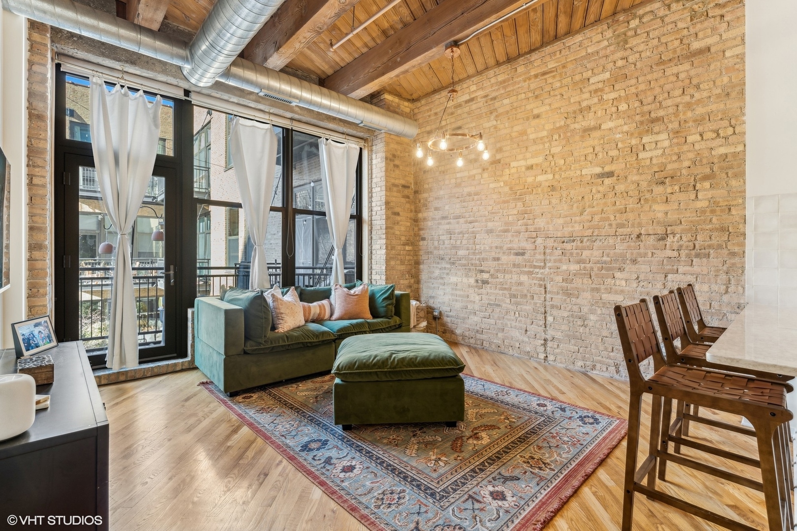 1040 West Adams Street, Unit 308 Chicago, IL 60607 - Photo 4 of 40 a living room with furniture and a floor to ceiling window