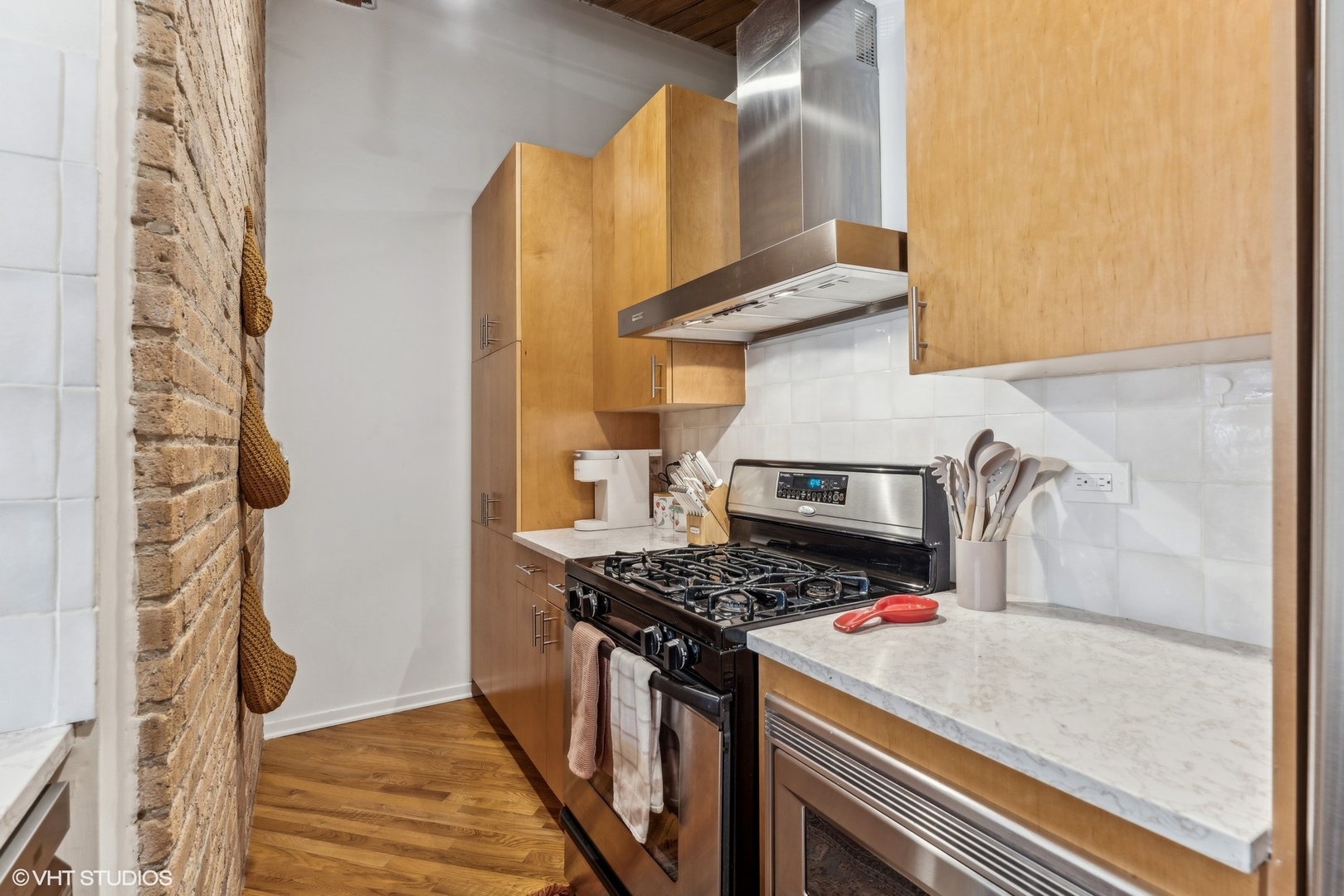 1040 West Adams Street, Unit 308 Chicago, IL 60607 - Photo 10 of 40 a kitchen with stainless steel appliances granite countertop a stove and a sink
