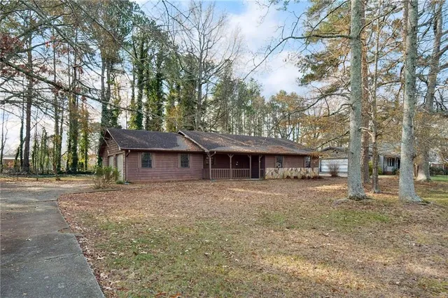 a house view with a outdoor space