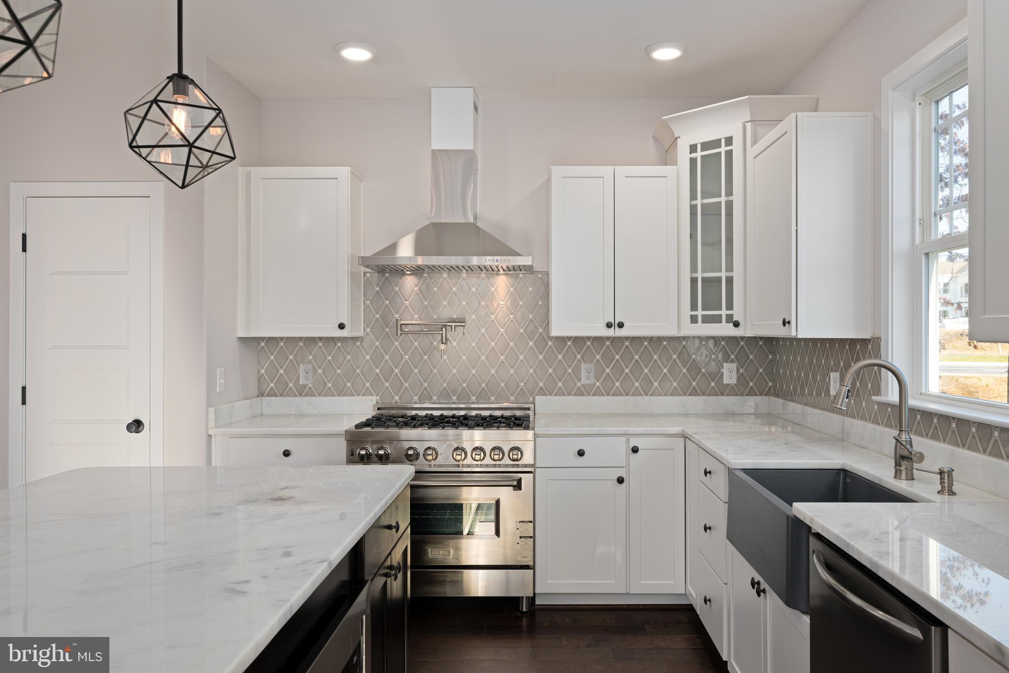 466 Courthouse Road Stafford, VA 22554 - Photo 3 of 40 SIX BURNER GAS RANGE W/ HOOD & POT FILLER