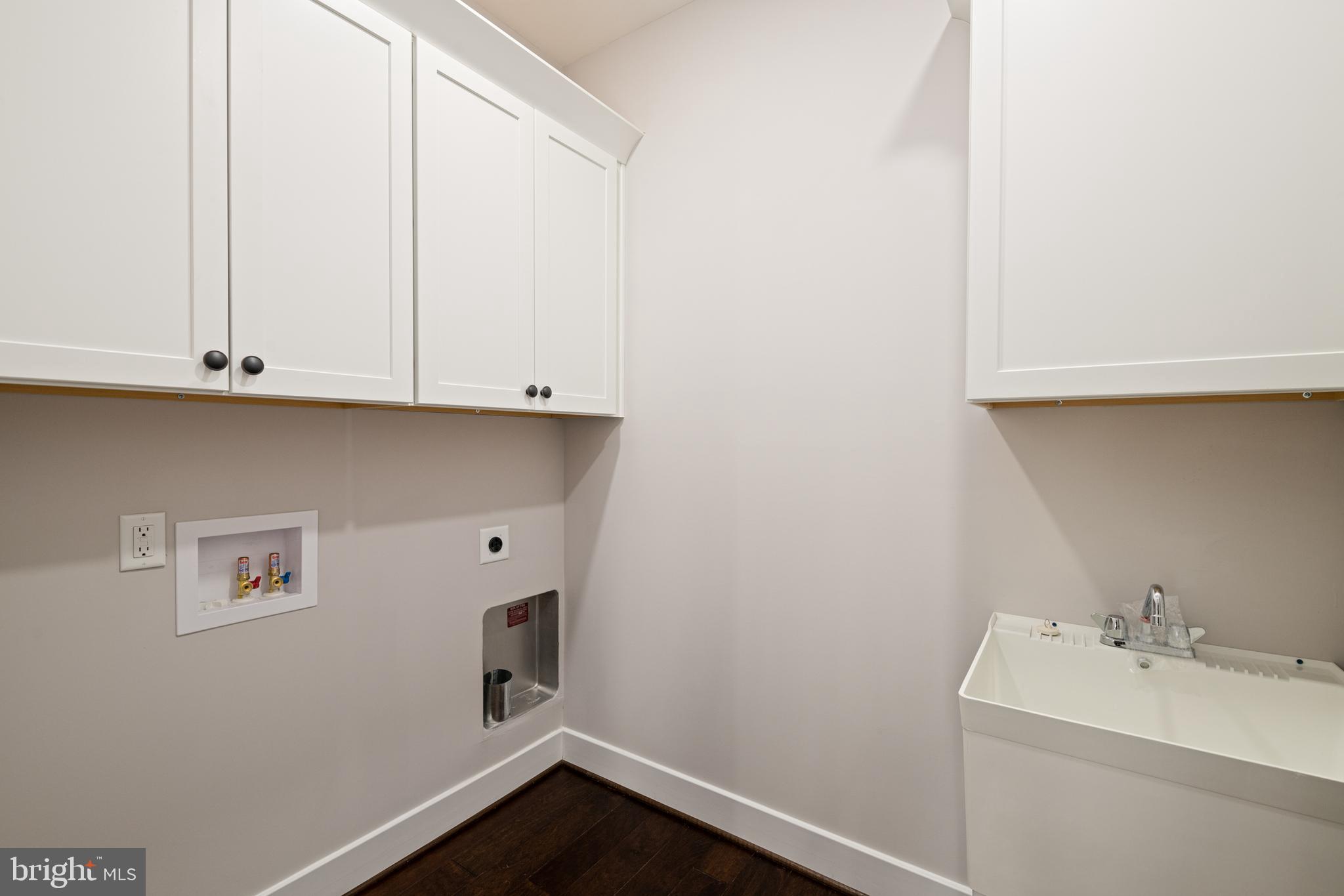 466 Courthouse Road Stafford, VA 22554 - Photo 24 of 40 LAUNDRY ROOM W/UTILITY SINK