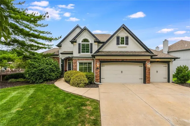 $875,000 | 10134 North Montgall Avenue, Kansas City, MO 64155