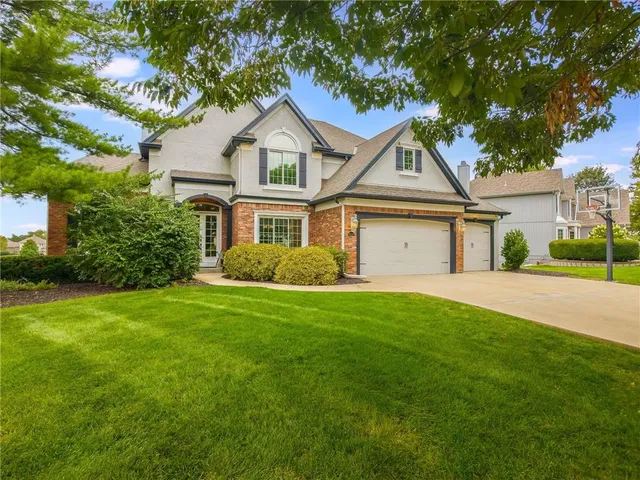 $875,000 | 10134 North Montgall Avenue, Kansas City, MO 64155