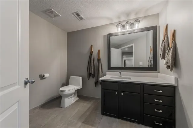 $875,000 | 10134 North Montgall Avenue, Kansas City, MO 64155