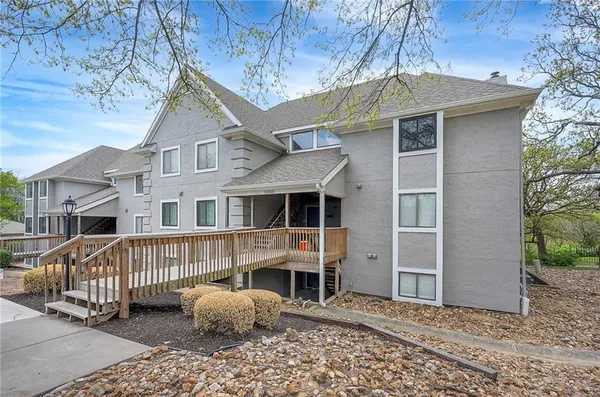 $220,000 | 5860 Park Street, Unit 12, Shawnee, KS 66216