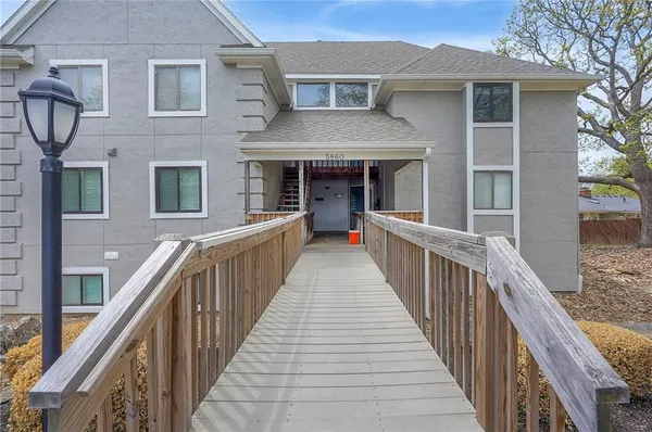 $220,000 | 5860 Park Street, Unit 12, Shawnee, KS 66216