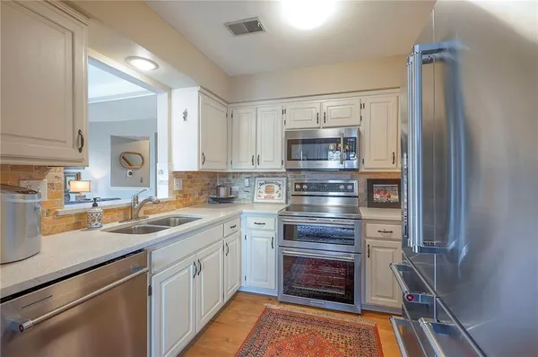 $220,000 | 5860 Park Street, Unit 12, Shawnee, KS 66216