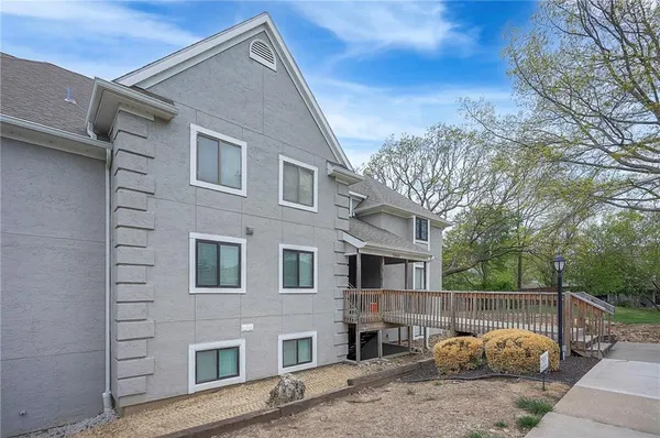 $220,000 | 5860 Park Street, Unit 12, Shawnee, KS 66216