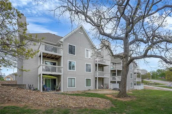 $220,000 | 5860 Park Street, Unit 12, Shawnee, KS 66216