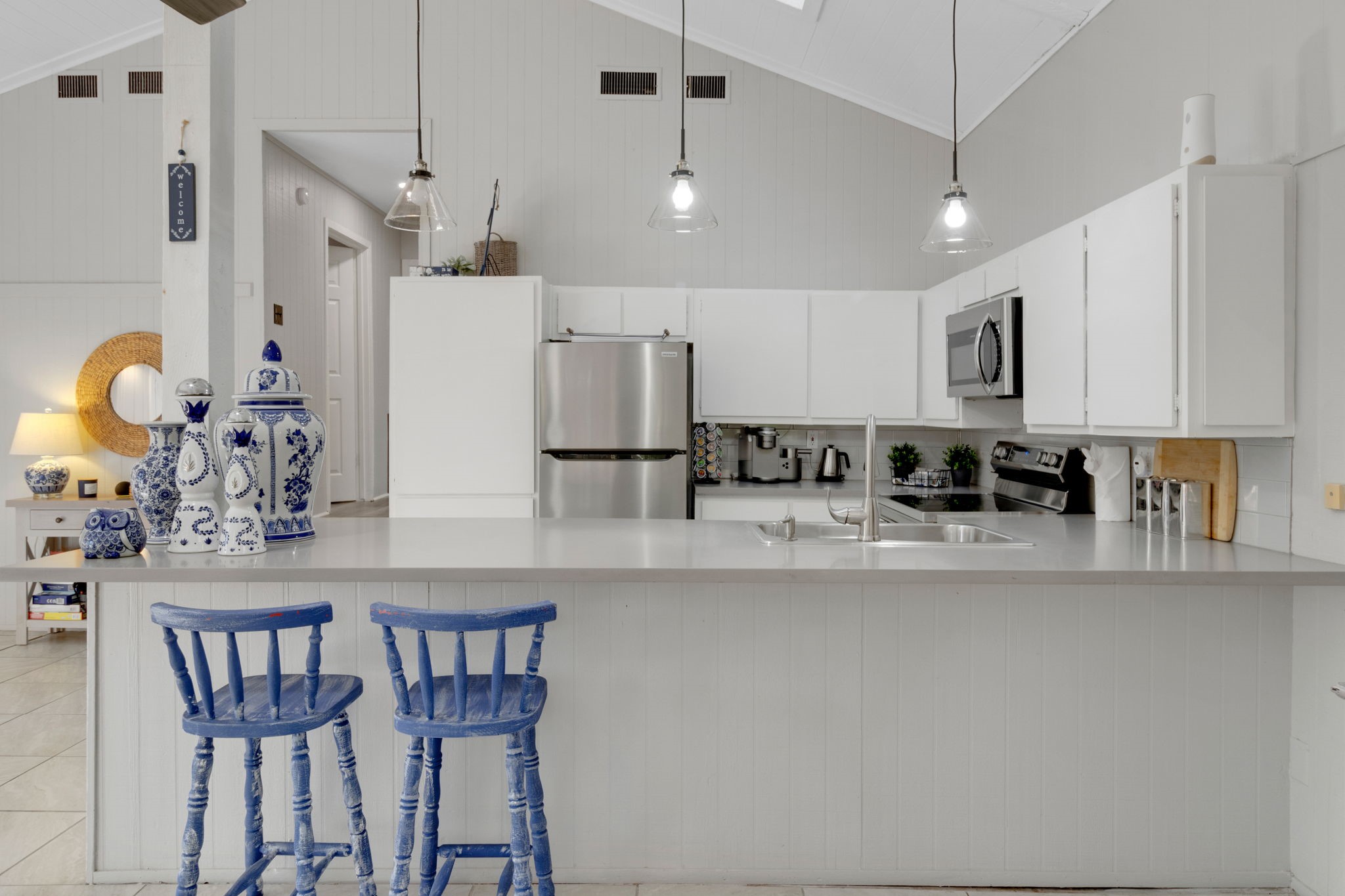 90 Harbour Lane Coldspring, TX 77331 - Photo 7 of 40 This breakfast bar makes casual dining easy!