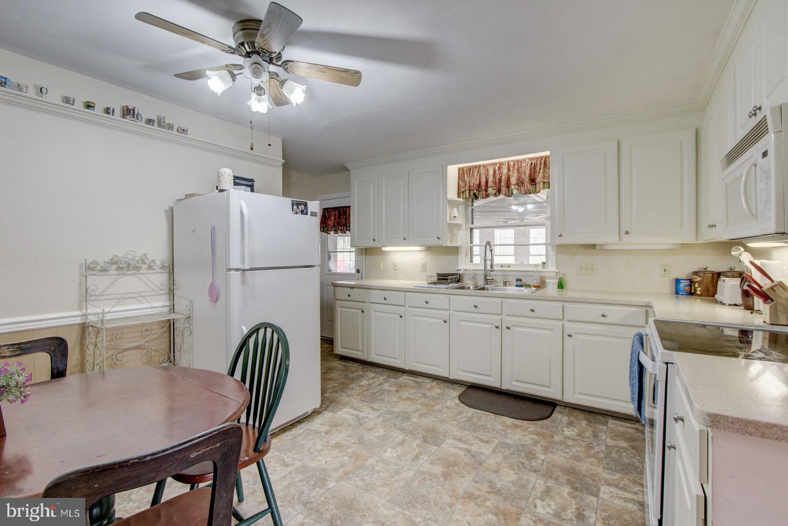704 Clearmount Road York, PA 17403 - Photo 7 of 28 Gallery Image 7