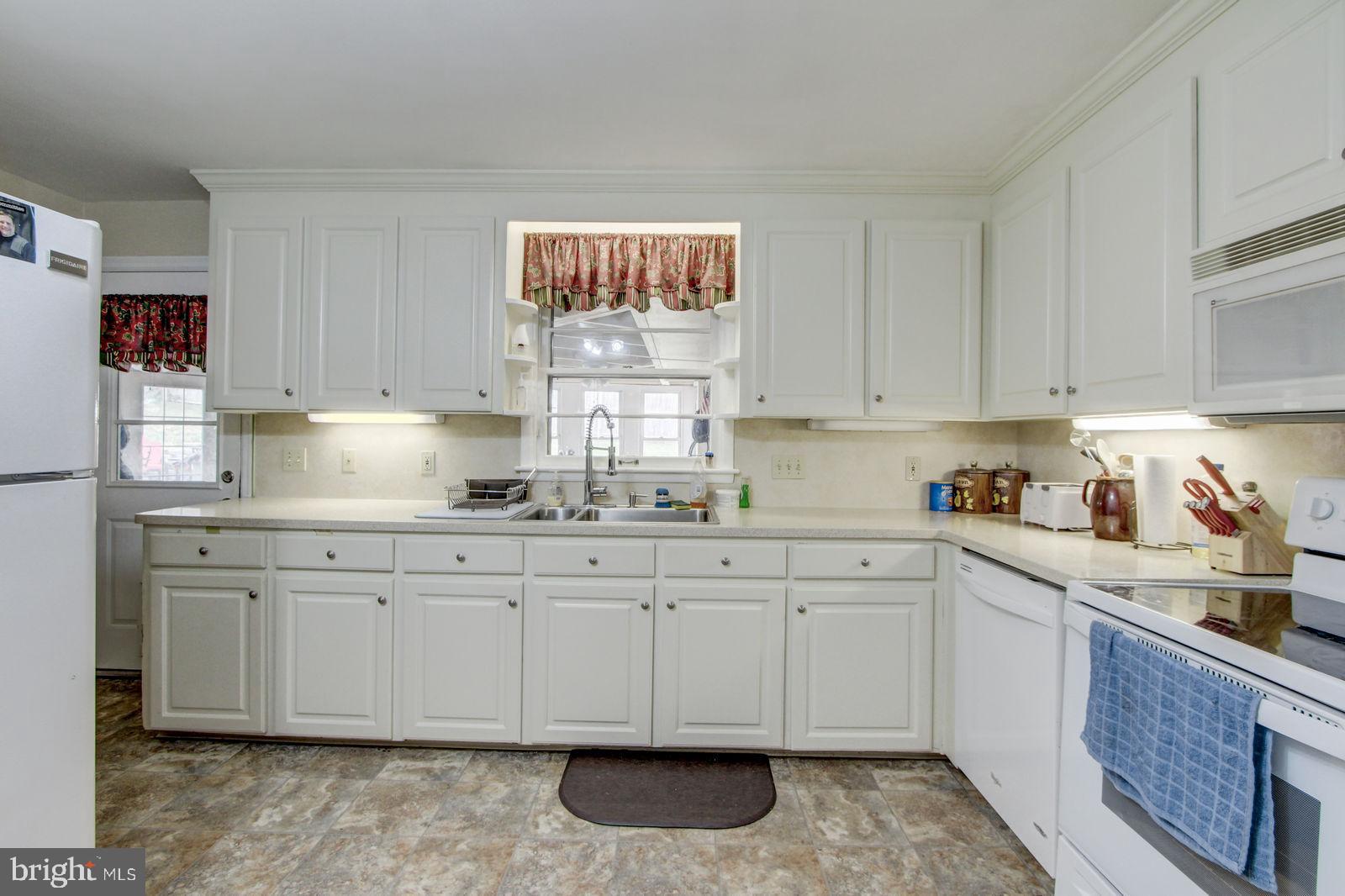 704 Clearmount Road York, PA 17403 - Photo 8 of 28 Gallery Image 8