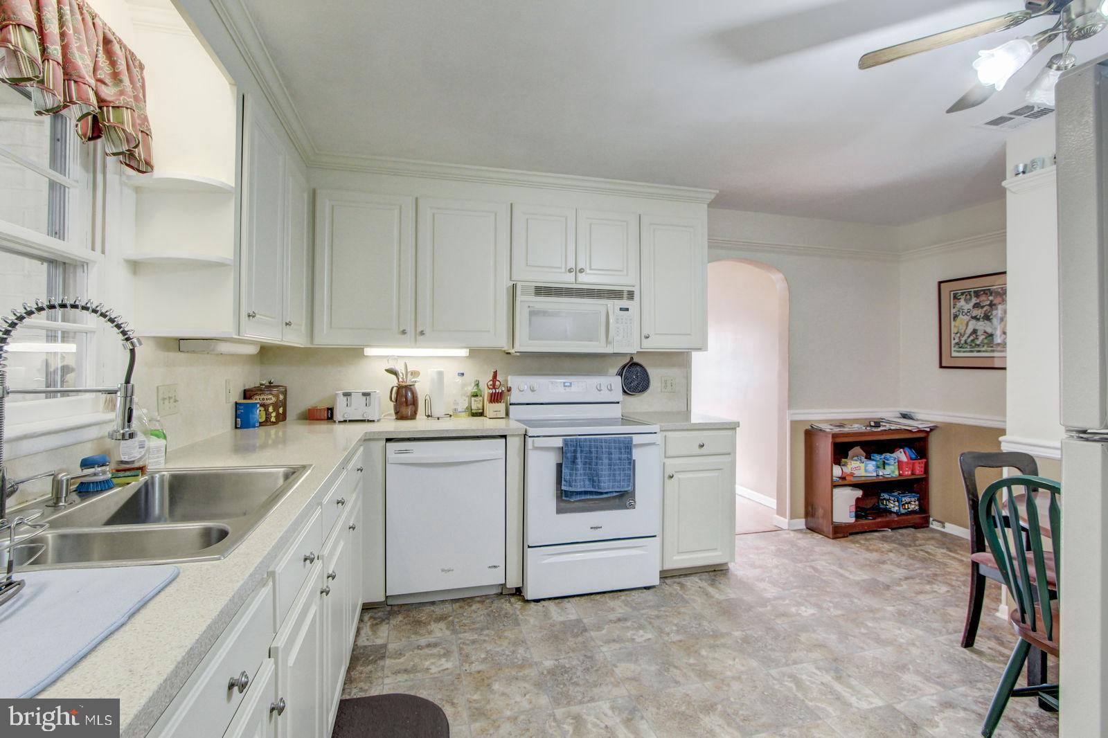 704 Clearmount Road York, PA 17403 - Photo 9 of 28 Gallery Image 9
