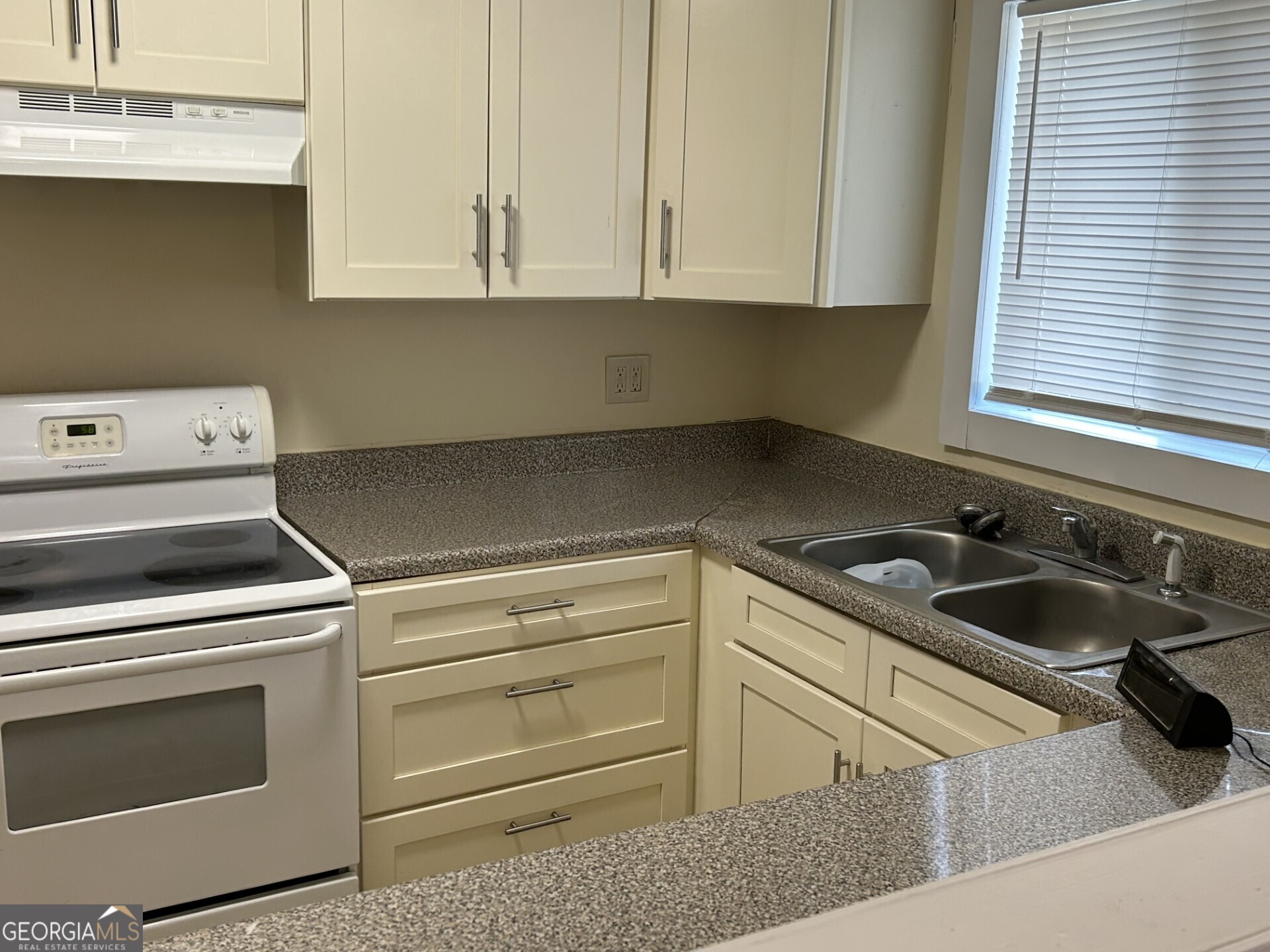 201 Mt Moriah Road, Unit 1 Auburn, GA 30011 - Photo 6 of 15 Kitchen
