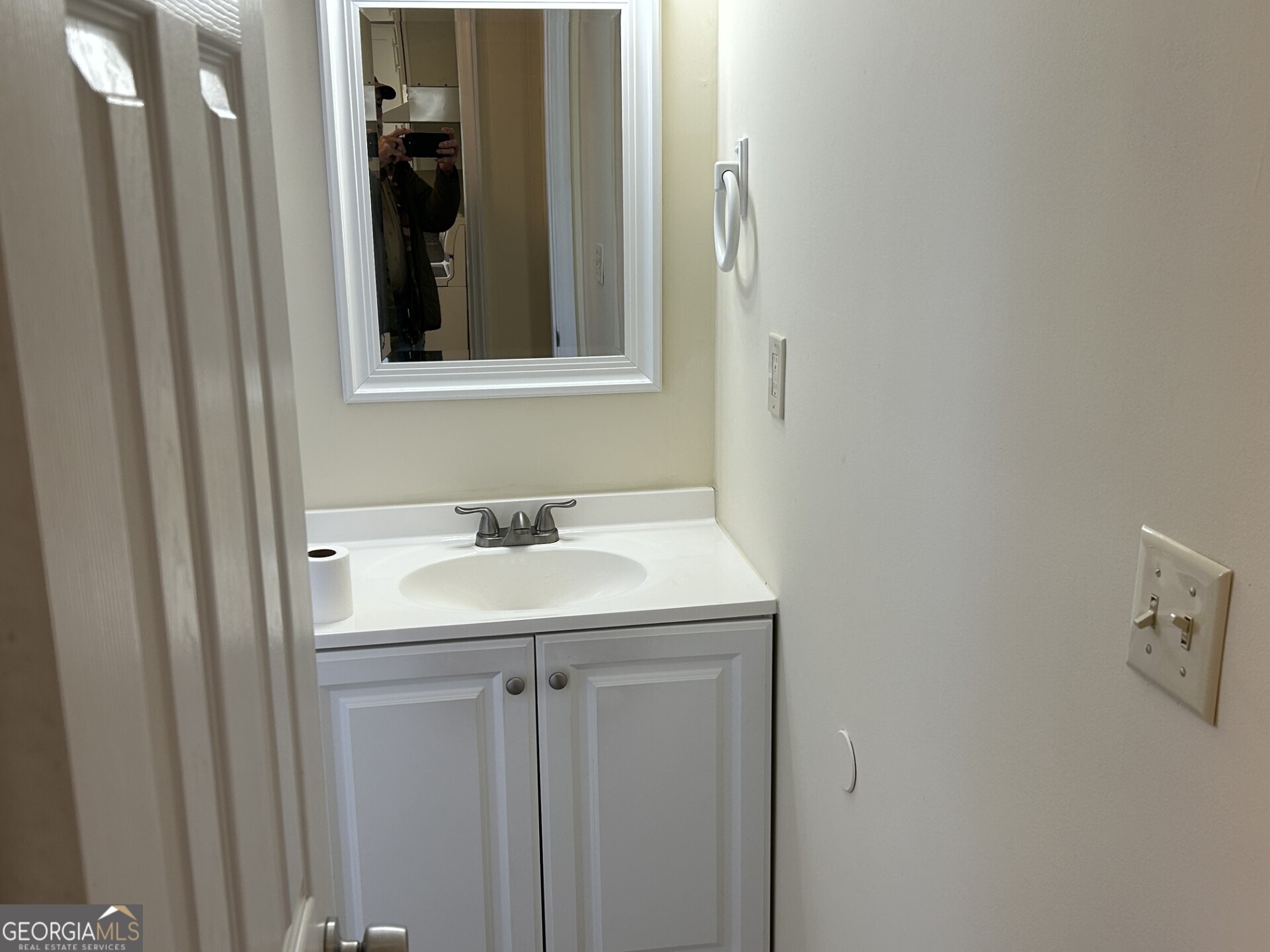 201 Mt Moriah Road, Unit 1 Auburn, GA 30011 - Photo 9 of 15 Guest bath