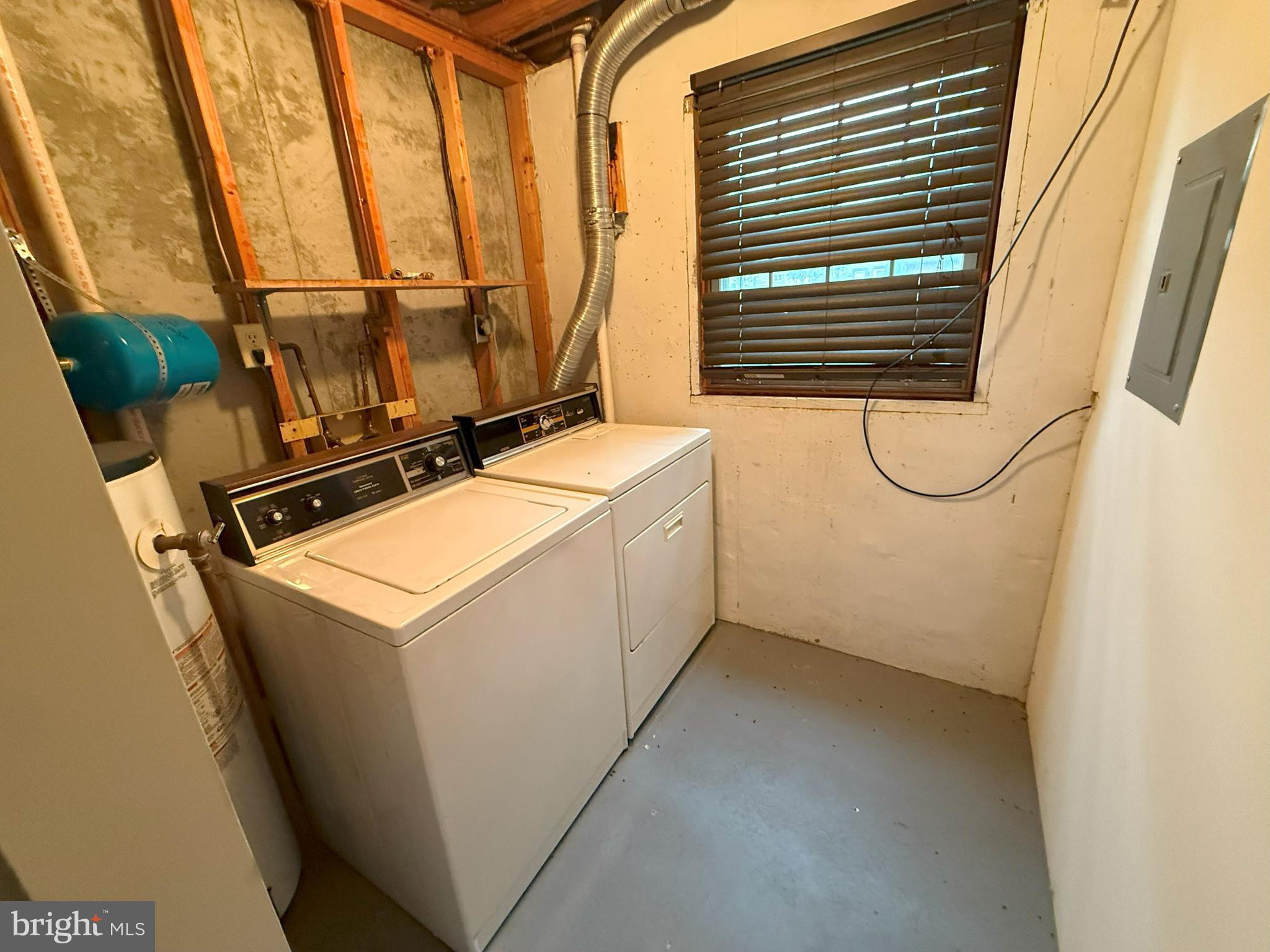 101 Tudor Drive Winchester, VA 22603 - Photo 9 of 13 a utility room with dryer and washer