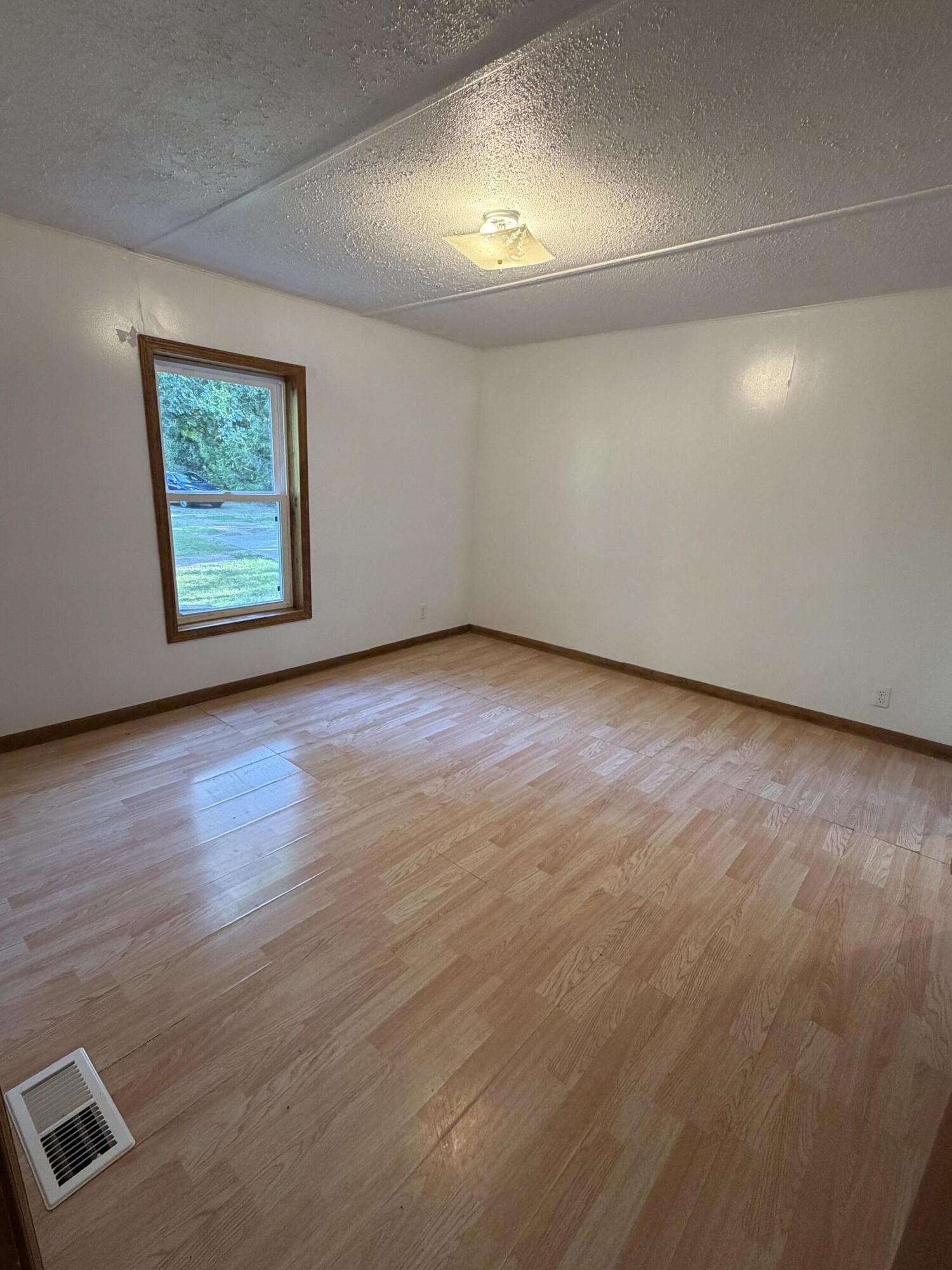 6637 White Road Muskegon, MI 49442 - Photo 16 of 22 IMG_8027