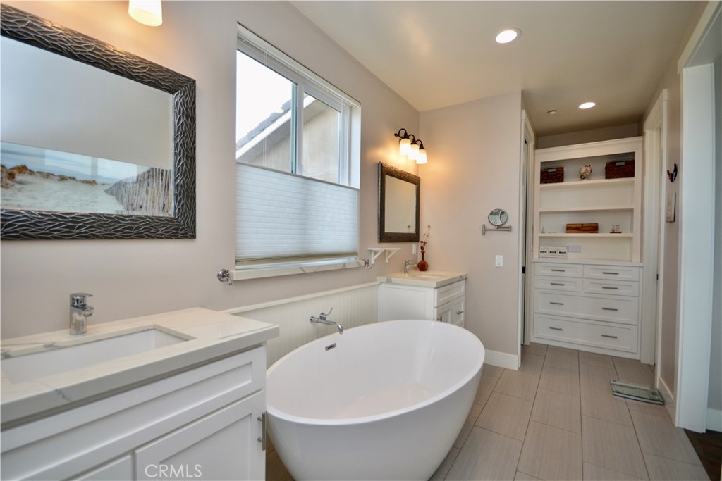 12451 Rancho Heights Road Pala, CA 92059 - Photo 14 of 46 a bathroom with a bathtub and a sink