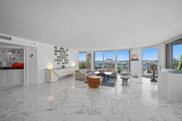 $2,995,000 | 3170 South Ocean Boulevard, Unit 305S, Palm Beach, FL 33480