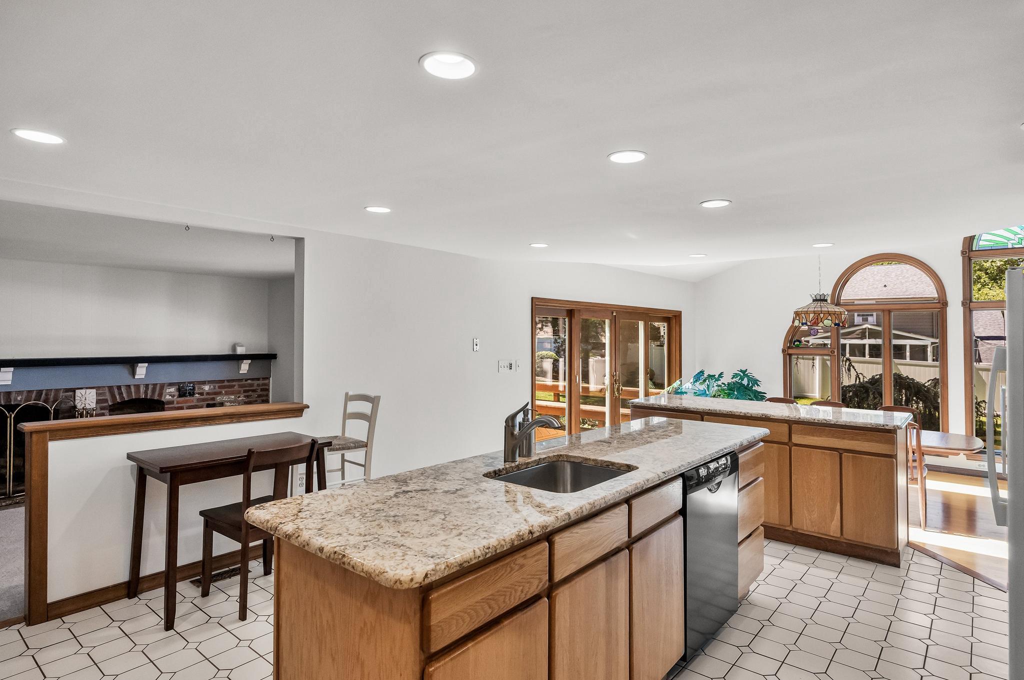 175 Oxford Road Delran, NJ 08075 - Photo 13 of 40 Kitchen view of Great Room & Den