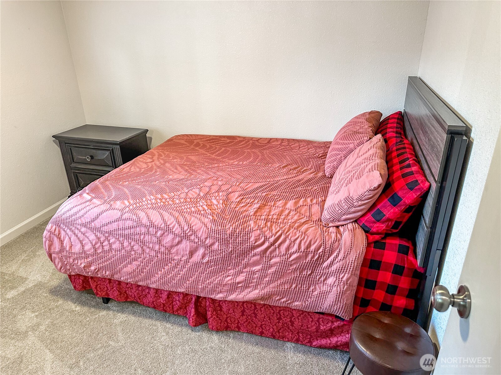 2500 South 370th Street, Unit 54 Federal Way, WA 98003 - Photo 14 of 40 a bedroom with a bed and a closet