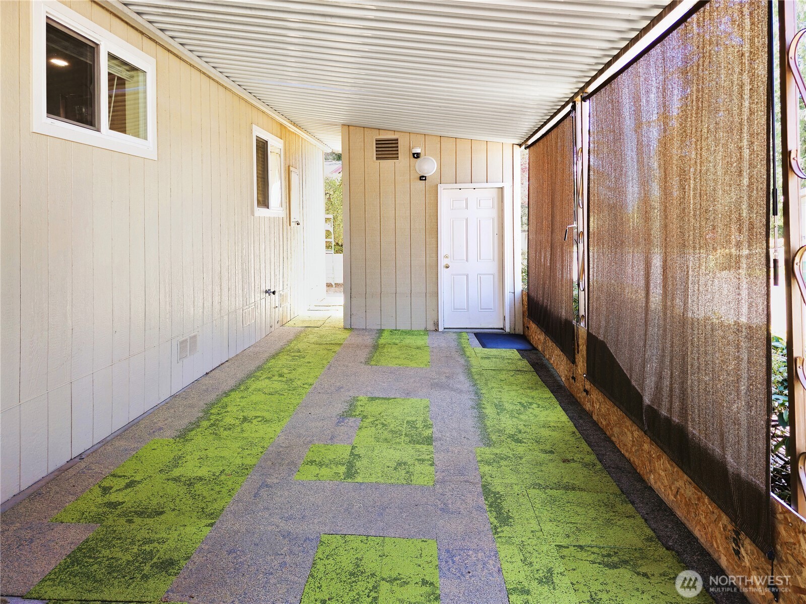 2500 South 370th Street, Unit 54 Federal Way, WA 98003 - Photo 18 of 40 a bathroom with a shower and a yard