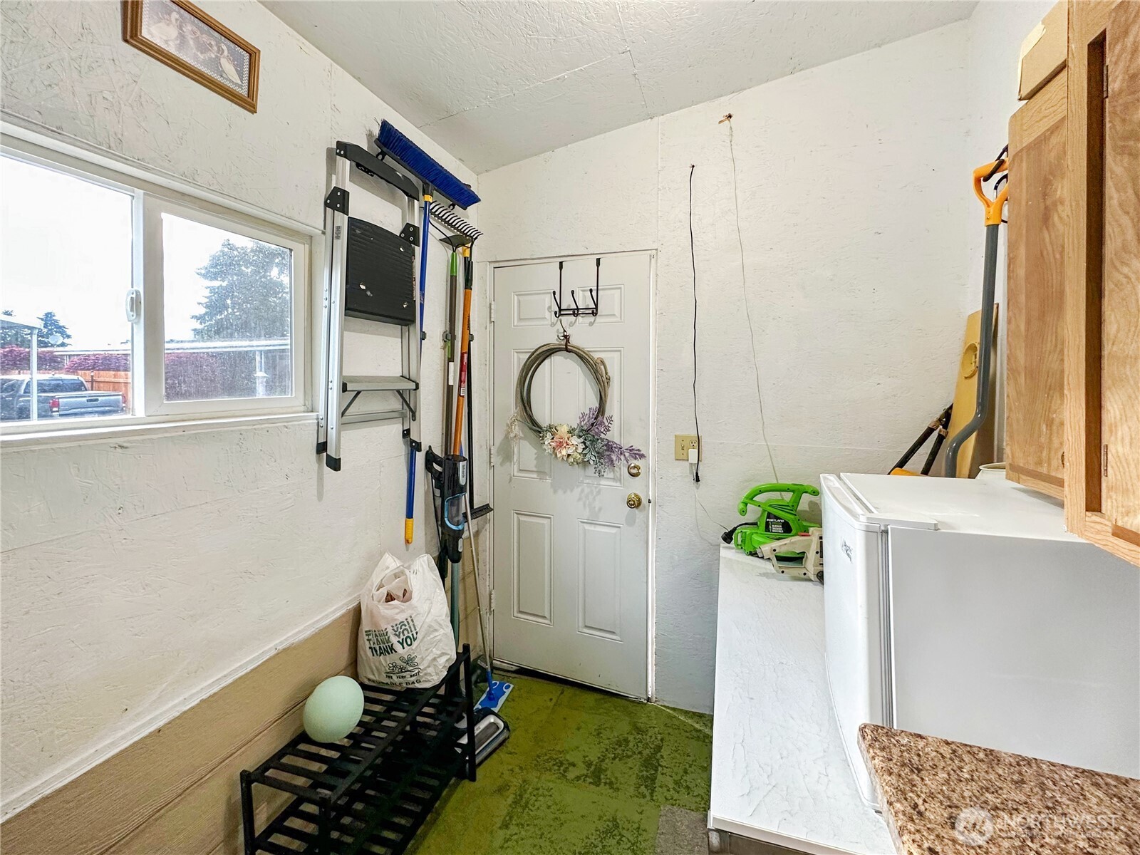 2500 South 370th Street, Unit 54 Federal Way, WA 98003 - Photo 20 of 40 a room with sink and mirror