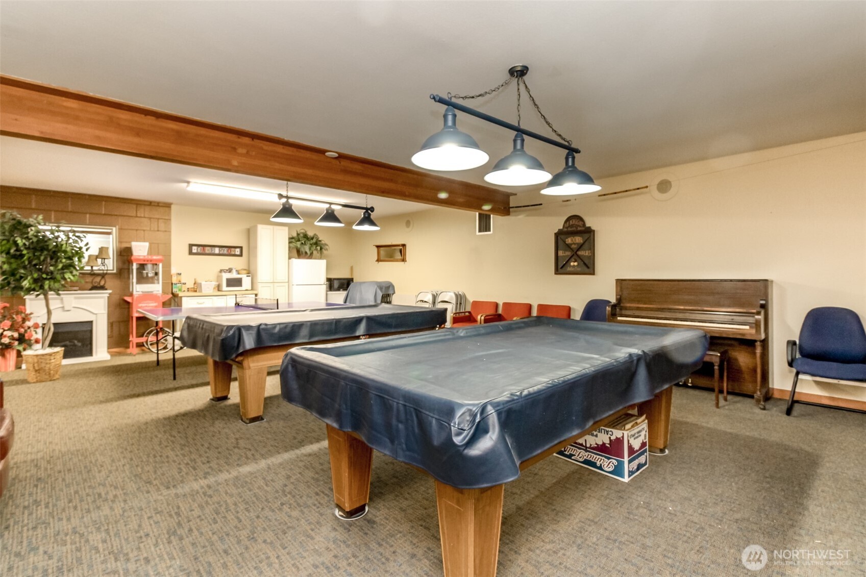 2500 South 370th Street, Unit 54 Federal Way, WA 98003 - Photo 31 of 40 a room with table and chairs