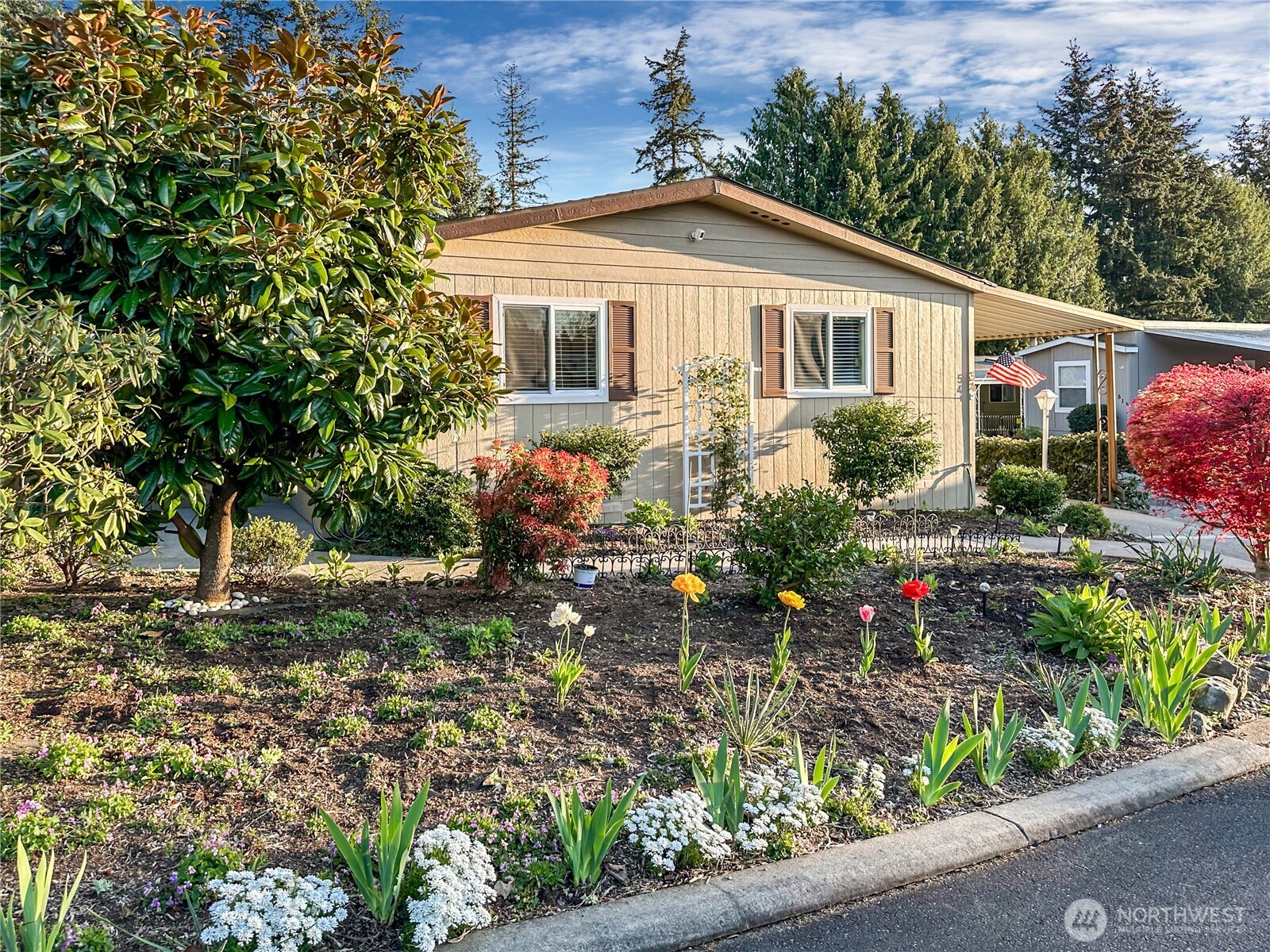 2500 South 370th Street, Unit 54 Federal Way, WA 98003 - Photo 4 of 40 a front view of a house with a yard and potted plants