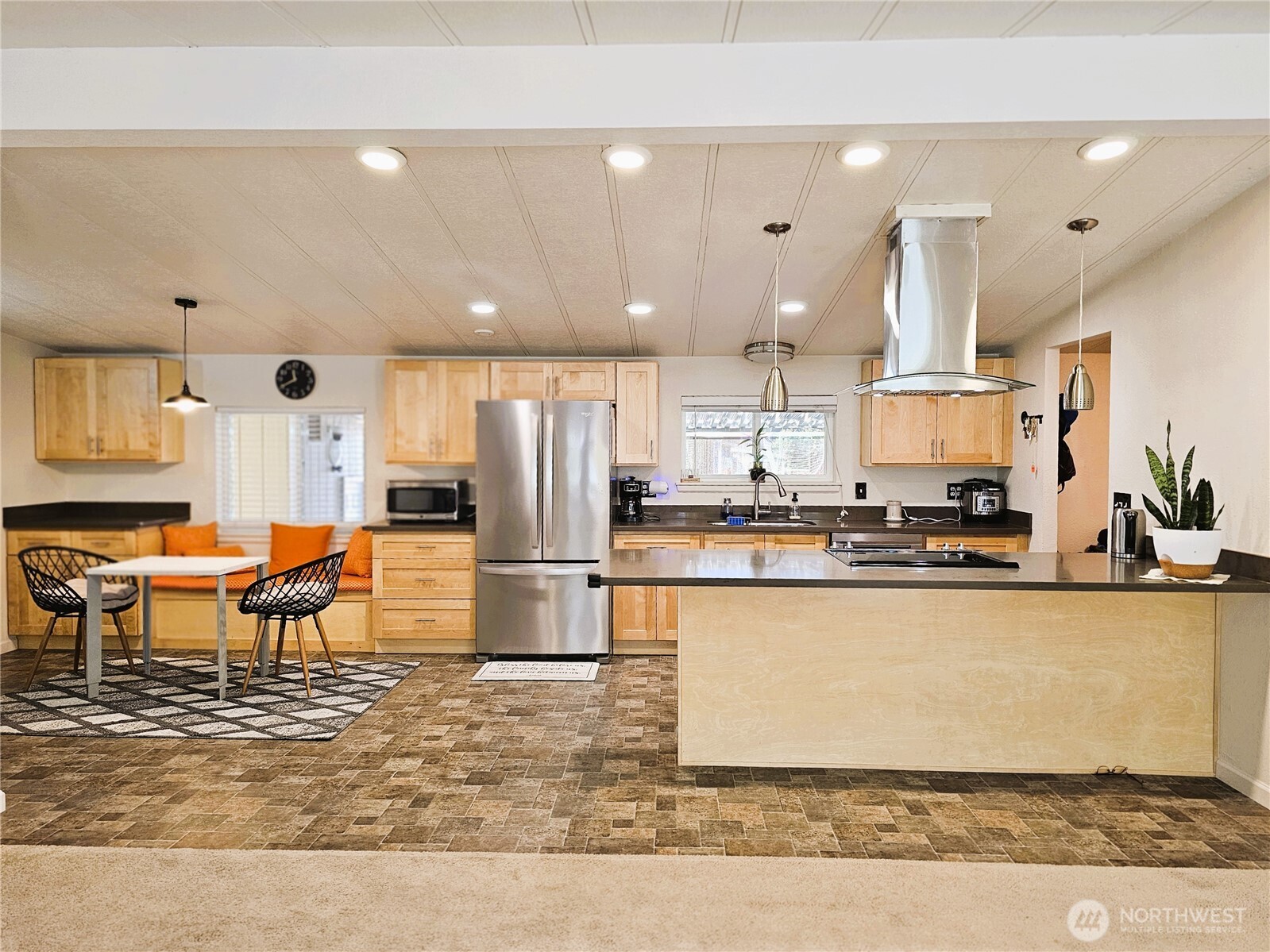 2500 South 370th Street, Unit 54 Federal Way, WA 98003 - Photo 9 of 40 a large kitchen with a table and chairs