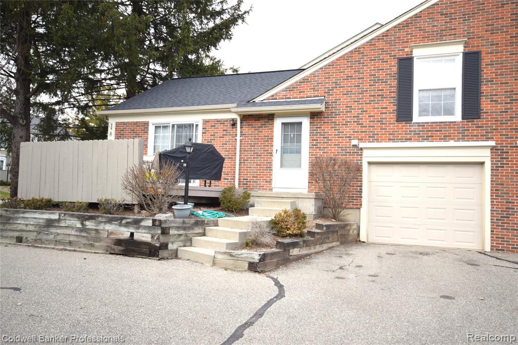 1141 Pine Ridge Court Rochester Hills, MI 48306 - Photo 2 of 31